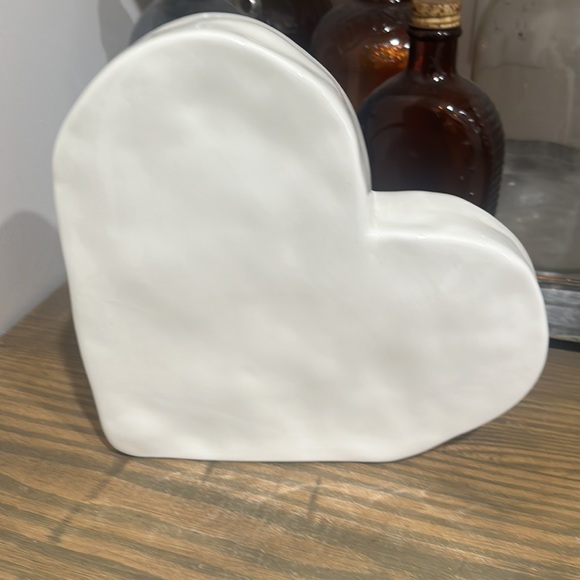 Rae Dunn XOXO Ceramic Heart - Picture 2 of 10